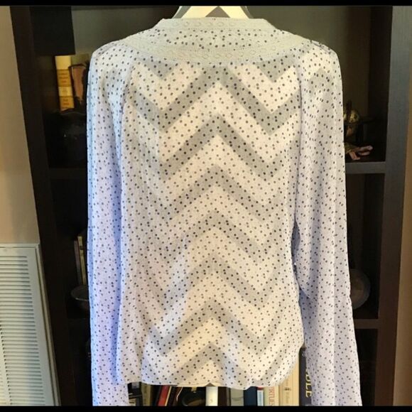 Guess MEDIUM Almost Sheer Blue Top - Picture 3 of 6